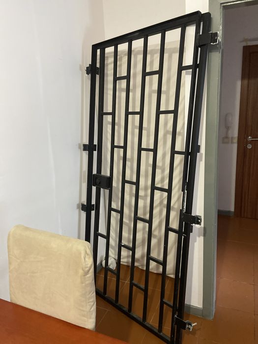 Porta de grade com o aro efechadura