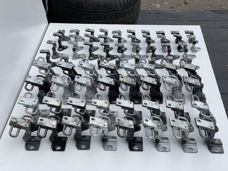 Петля двери передней задней Пассат б6 петля петлі дверей Vw Passat B6