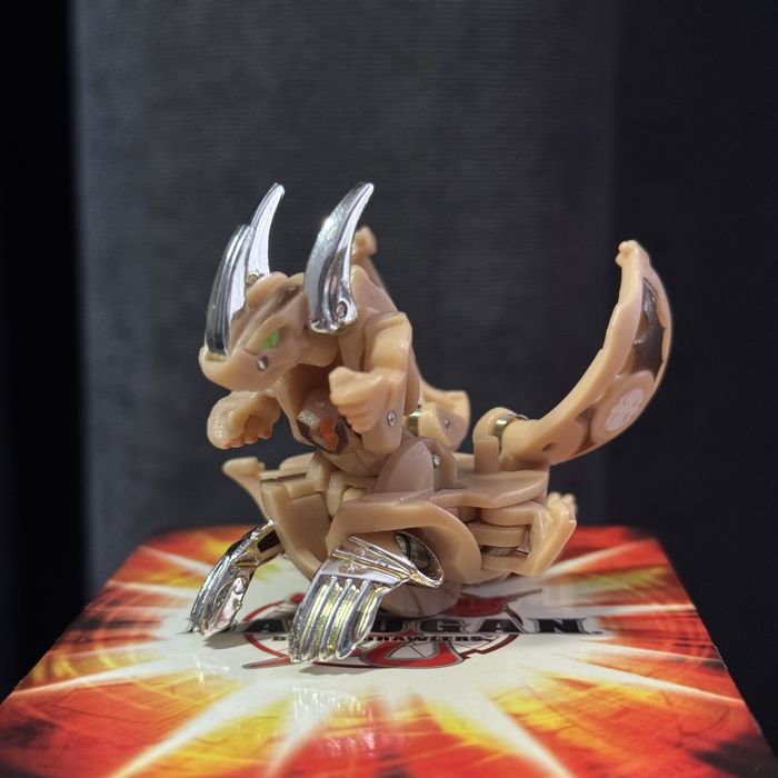 Bakugan Lumino Dragonoid subterra