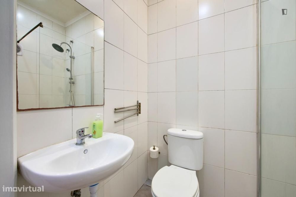 Quarto - localizado em Alameda Lisbon