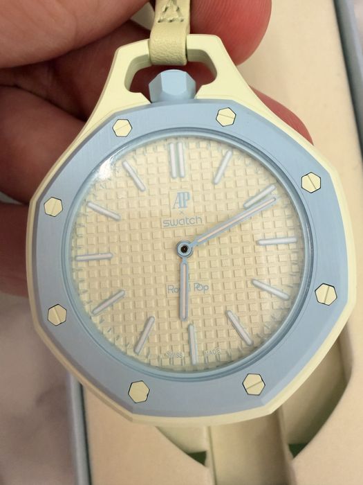 Культовий годинник Swatch AP