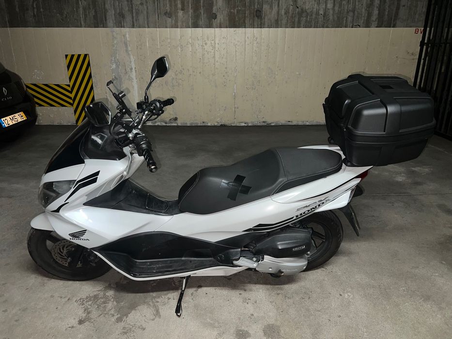Vendo Moto PCX 125 2018  em excelente estado .