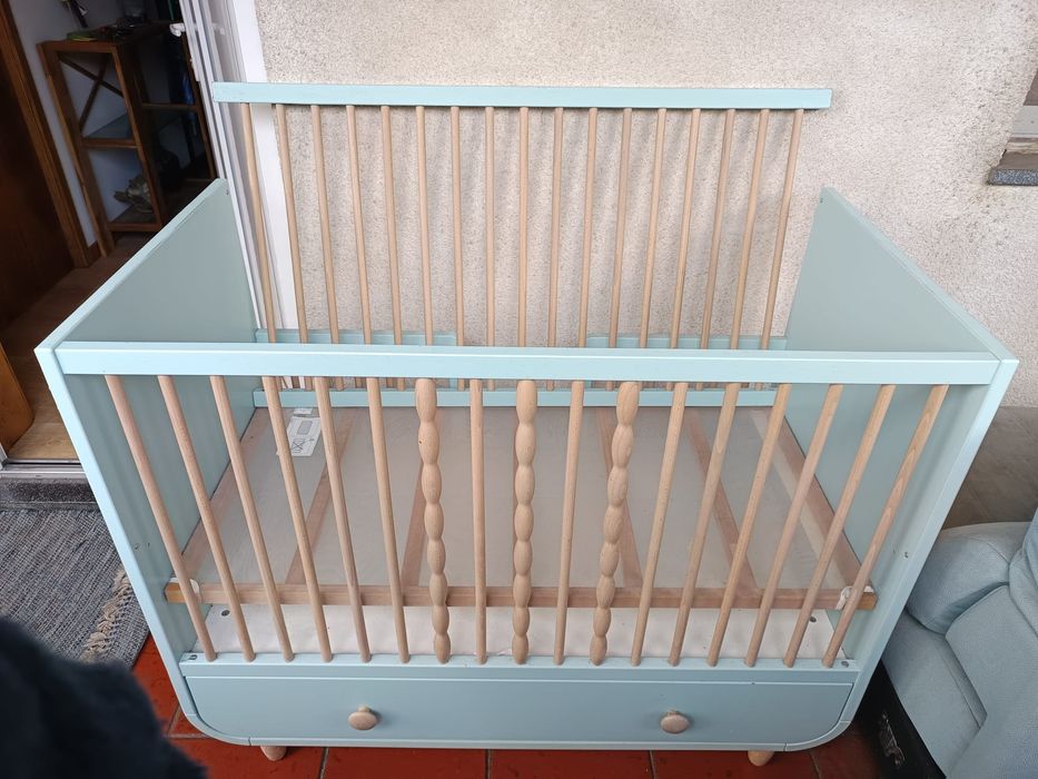 Berço para criança e bebê