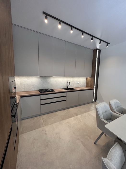 Продаж новенького будинку , заходи і живи!  Американка, без комісії.