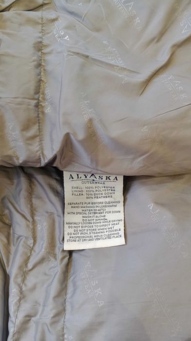 Зимова куртка пуховик