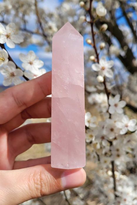 Różowy kwarc wieża