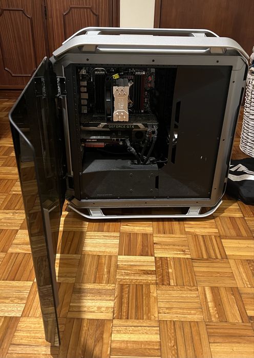 Torre Cooler Master Cosmos C700M