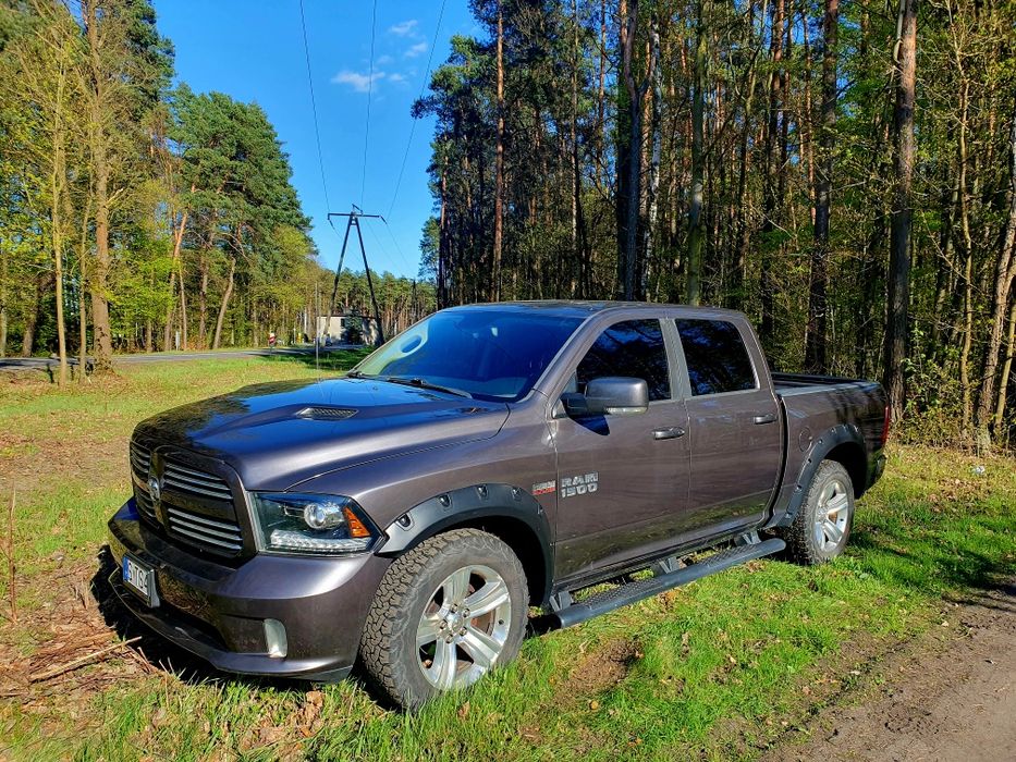 Dodge Ram Sport skóra 4x4 zamiana na motocykl lub Challengera