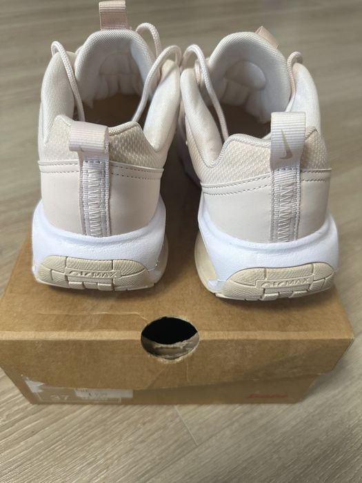 Жіночі кросівки Nike
