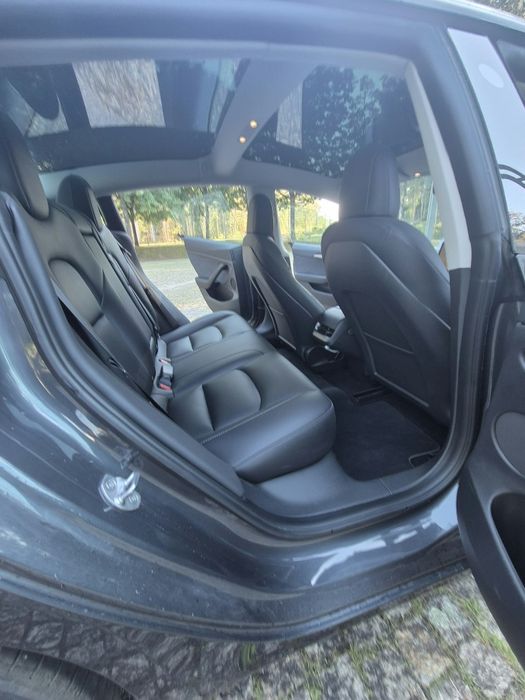 Tesla para aluguer em  uber