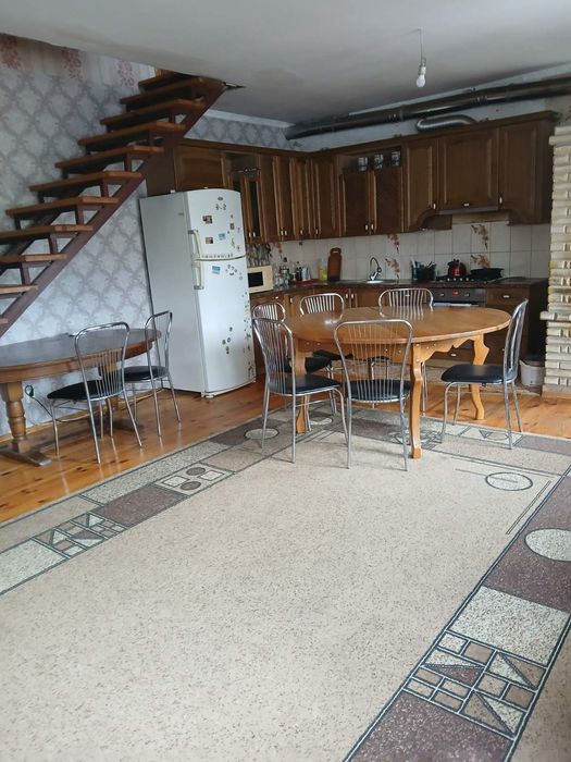 Здається будинок,кінець Богунії,для 3-5 чоловіків.