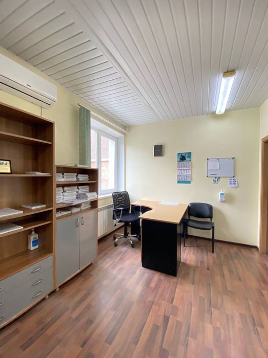 Здається офіс 4 кабінети 80 кв м + склад 30м та 3 паркомісця, вул. Героїв Майдану