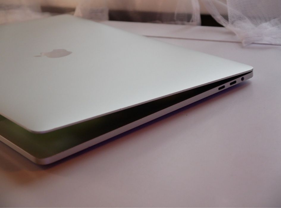 MacBook Pro 15 2019 | i9/16/512gb | Radeon Pro 4gb: 18 000 грн