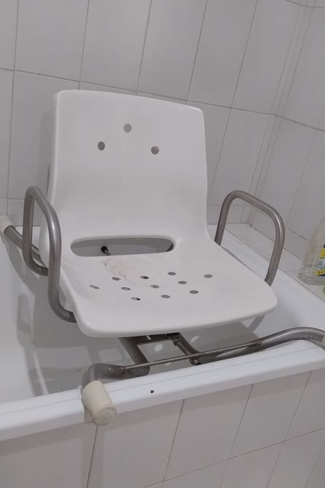 Cadeira de banho giratória