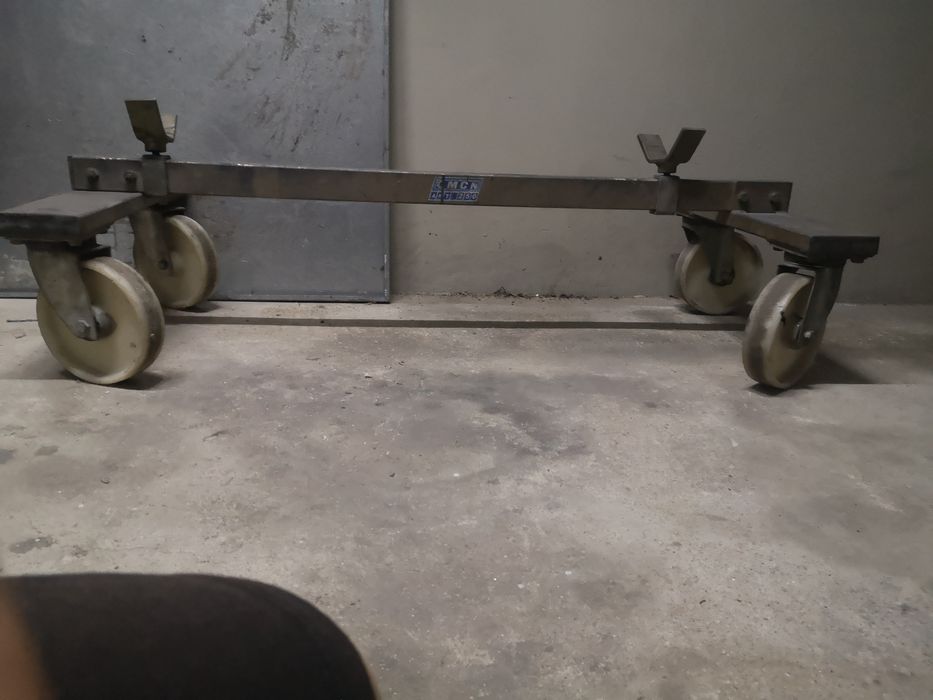 Cavalete de 4 rodas para automóveis