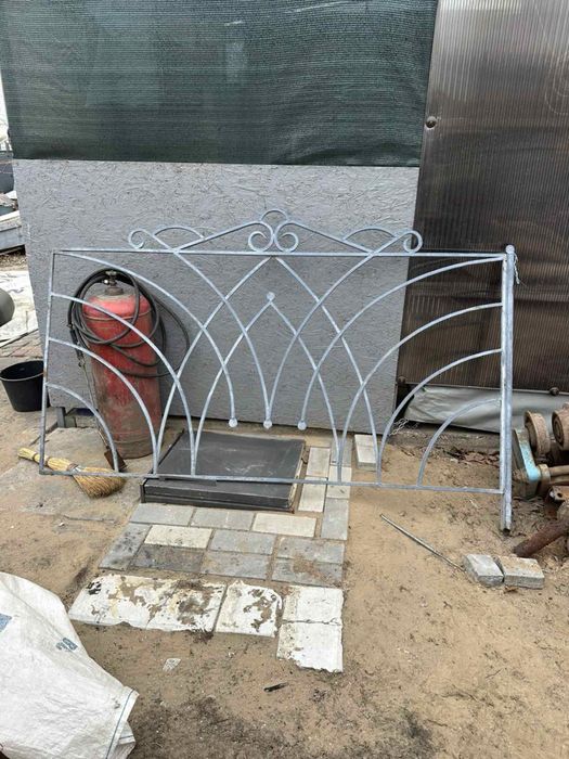 Забор с ковки. Кованый забор.  Оградка