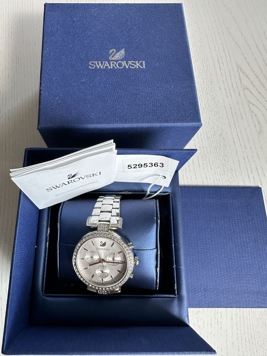 Годинник Swarovski