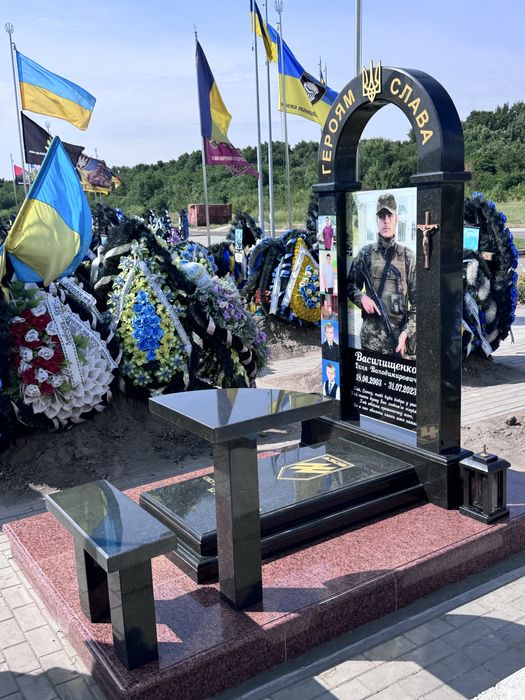 Пам'ятники з граніту від виробника