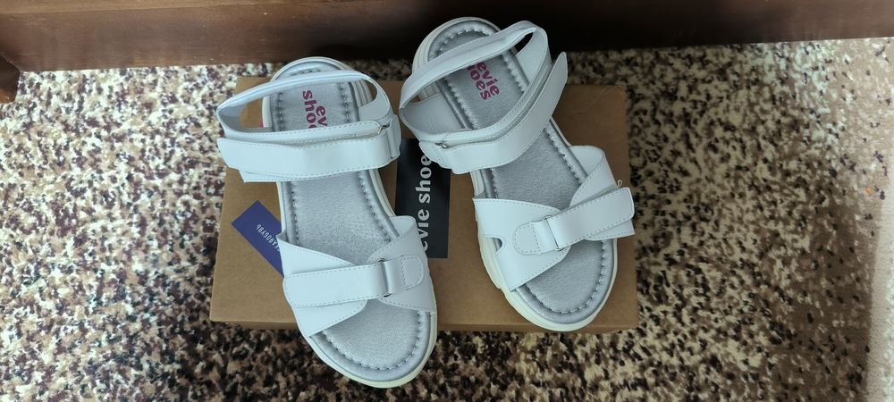 Босоніжки Evie на дівчинку 35р.(Нові)