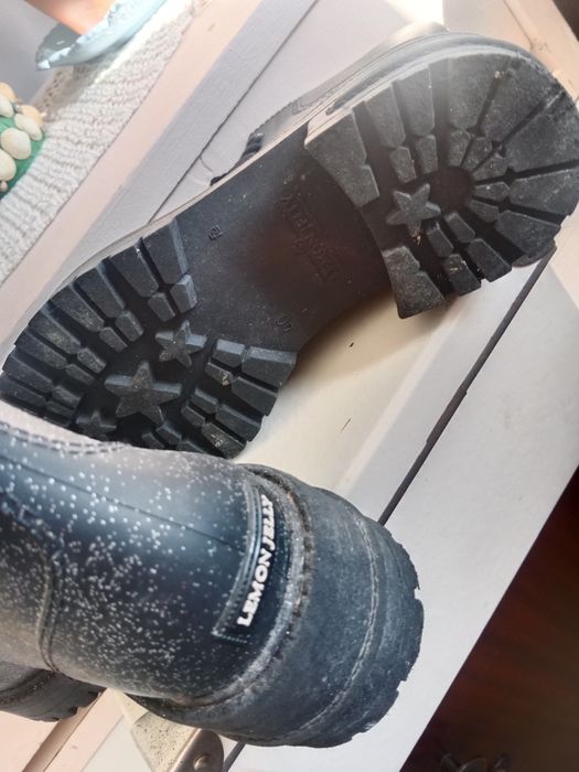 Botas pretas com atacadores Lemon jelly