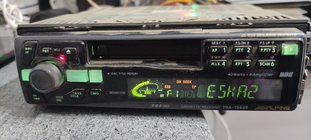 Radio samochodowe marki Alpine TDA-7562R sprawne subwoofer kasety