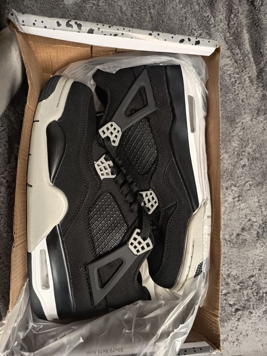 Jordan 4 cinza e preto