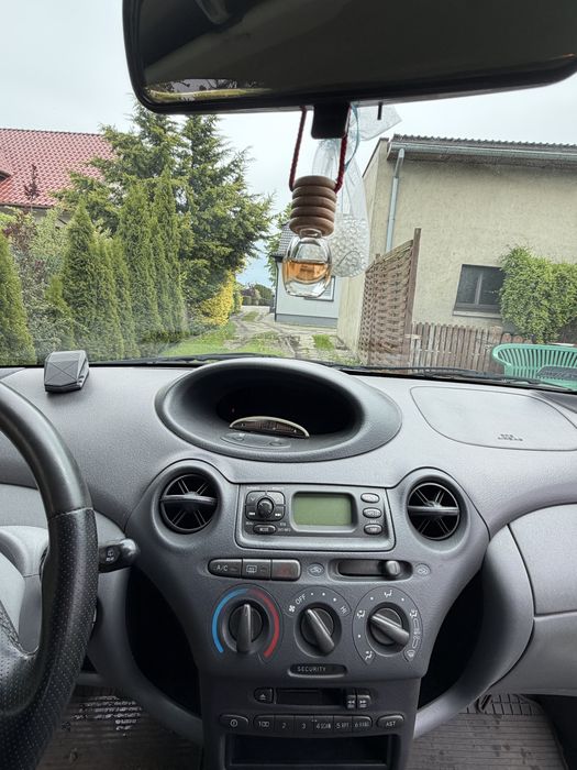 Toyota Yaris 1.0 2002r