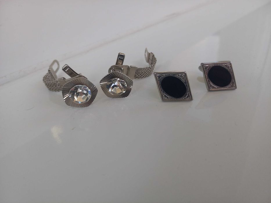 Продам запонки. Новые. Под серебро . 2 разные пары.