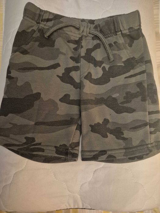 Krótkie spodenki dla chłopca r. 98 Primark