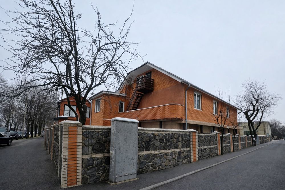 Продаж фасадного будинку під комерцію_центр Вишневого