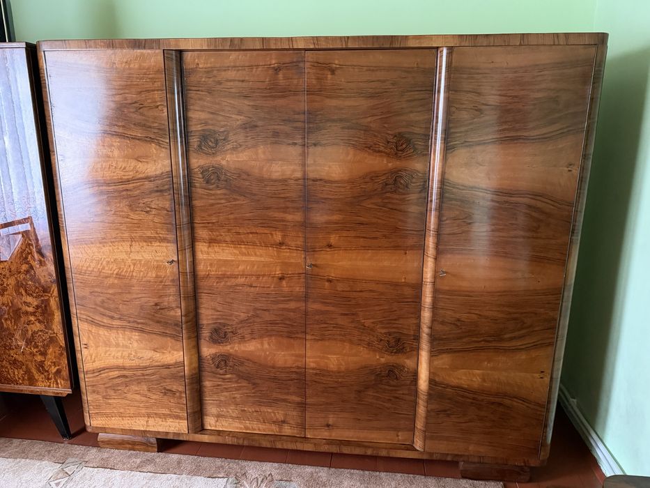 Stara drewniana szafa
