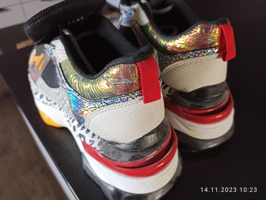 Damskie buty sportowe