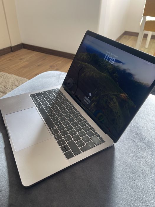 MacBook Pro 2017444209298681384962
