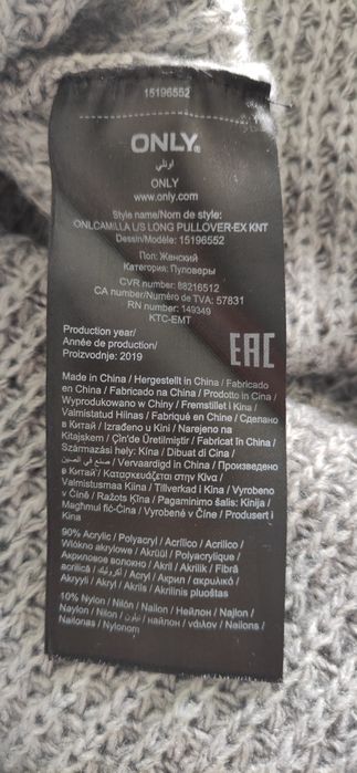 Długi swetr z golfem