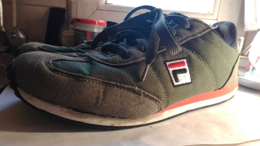 Фирменные кроссовки FINA 43р на подростка.