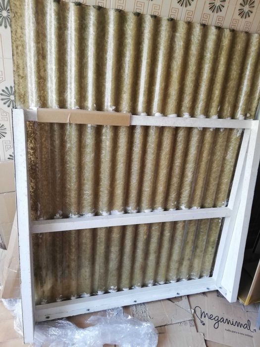 Telheiro armação em ferro , +/- 1 mt Largura por 1,50 mt comprimento