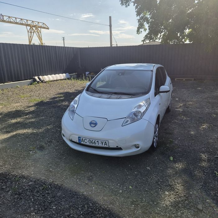 Продам Nissan Leaf