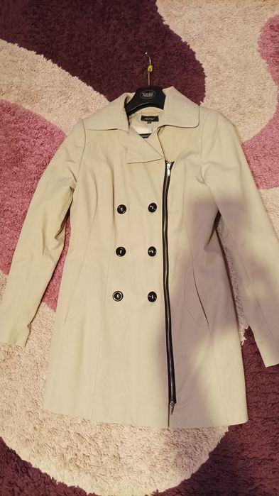 Beżowy wiosenny płaszcz elegancki r. 38 M.