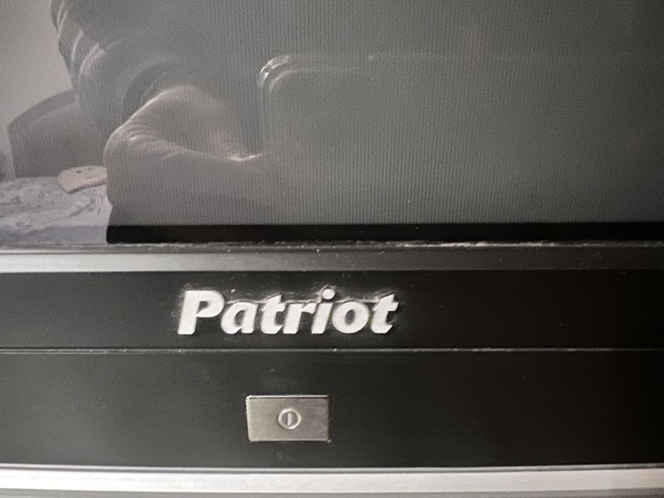 Телевізор Patriot.