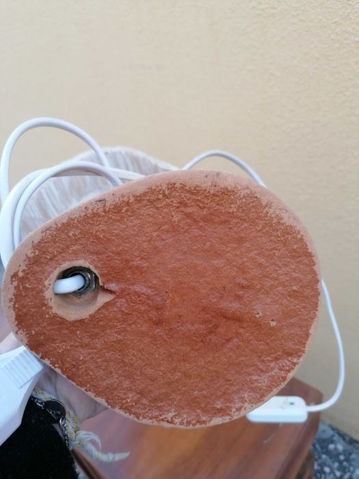 Candeeiro antigo de mesa em marfinite tulipa branca