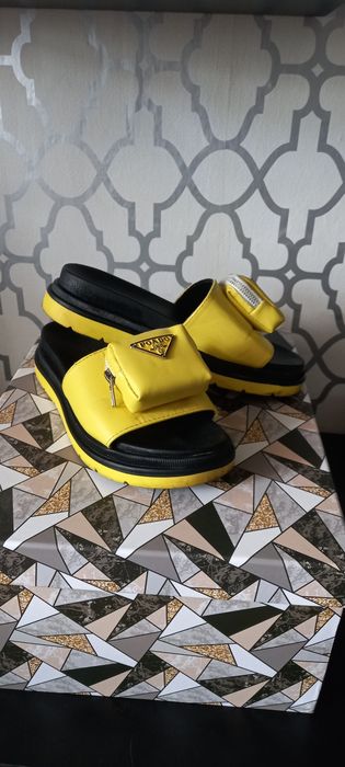 Шльопанці  яскраві