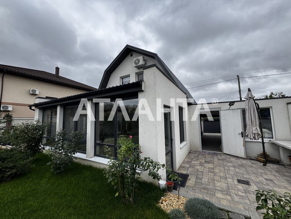 Современный уютный дом пригороде