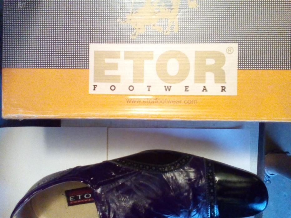 Чоловічі шкіряні (лакові) туфлі  "ETOR" 44 розмір