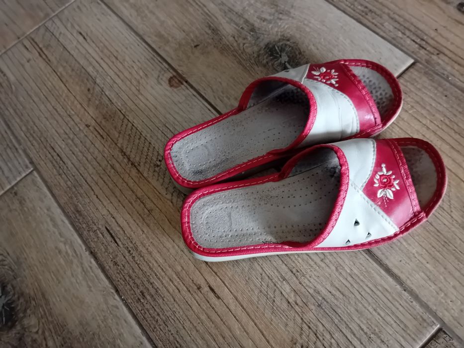 Kapcie damskie skórzane