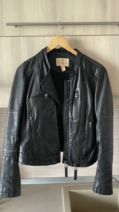 Шкіряна жіноча куртка Levi's. Натуральна шкіра