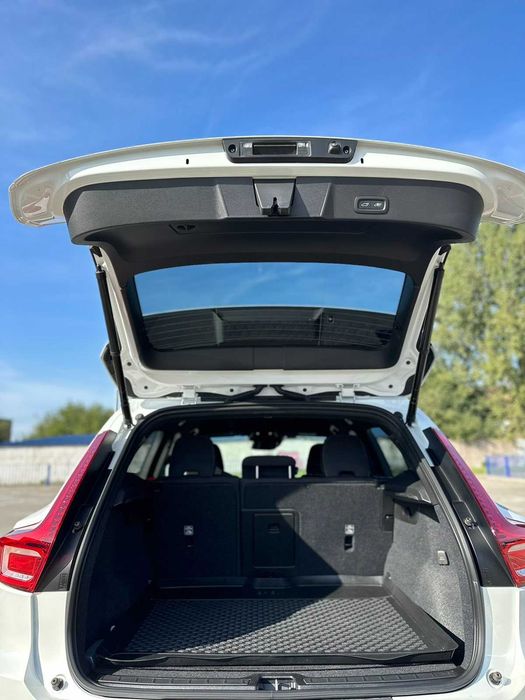 Volvo XC40 2022 1.5 бензин плагін