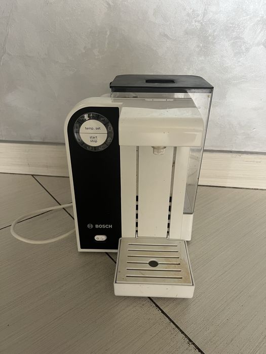Діспенсер чайник Bosch thd 2021