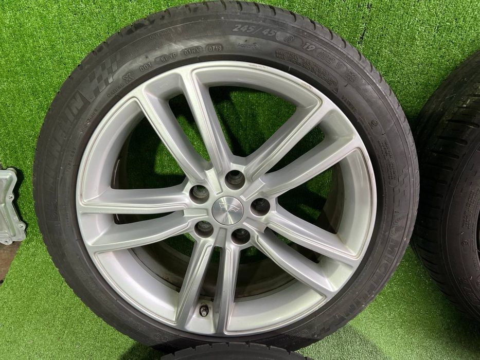 Комплект коліс Tesla Model S диски з шинами 4 шт оригінал
