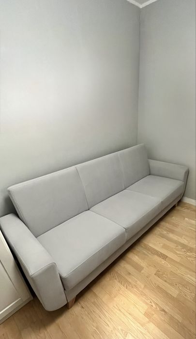 Jasno szara wersalka rozkładana