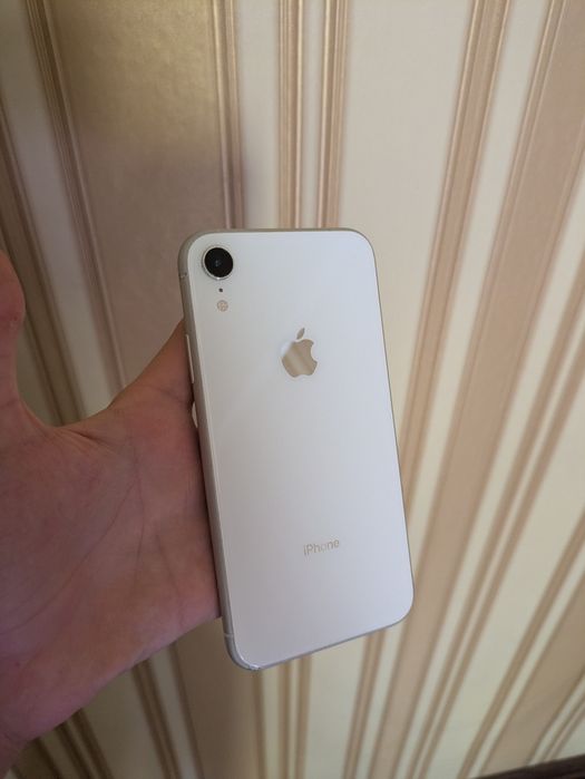 iPhone xr (128gb)